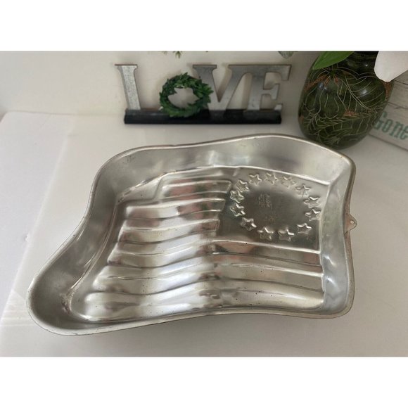 Wilton Cake Pan Mold 1974 American Flag Stars & Stripes 2105-183 11.5"X9"X2" Vtg - Picture 15 of 16